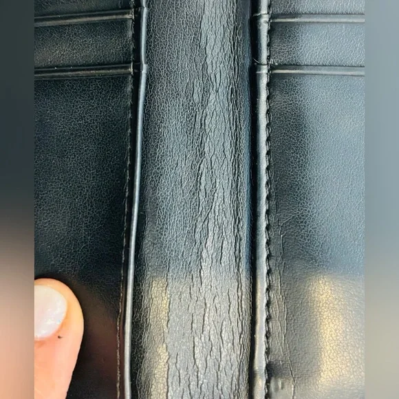 Coach Black Leather Bifold Wallet.. Not New.. only worn a few times.. - Picture 6 of 10